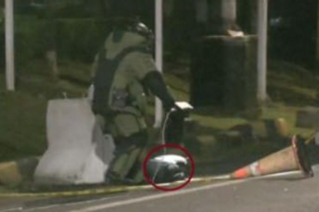 Tas Merah Putih Diduga Bom di Pinggir Tol ABC Jatingaleh, Tim Gegana Turun