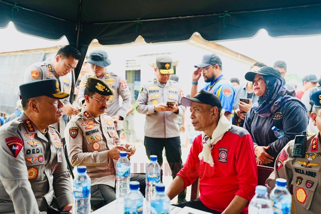 Wamensos RI, Agus Jabo Priyono saat mengecek kegiatan para sukarelawan di Posko Induk Kuala Simpang, Aceh. Foto: dokumentasi
