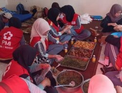 Sajikan Menu Variatif, Dapur Umum PMI Banjarnegara Masih Setia Dalam Misi Kemanusiaan di Pandanarum