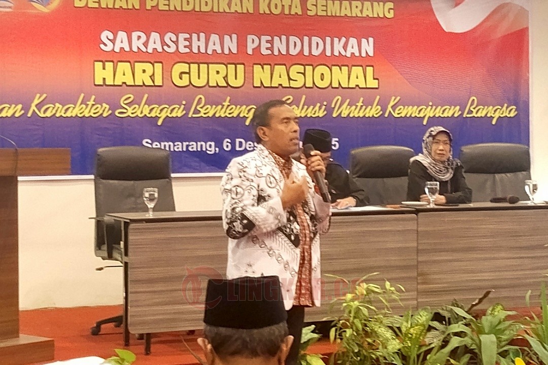 Prof. Drm Nur Khoiri saat menjadi narasumber sarasehan pendidikan yang digelar pada Sabtu (-/12/2025) Dewan Pendidikan Kota Semarang di Hotel Candi Indah Kota Semarang.