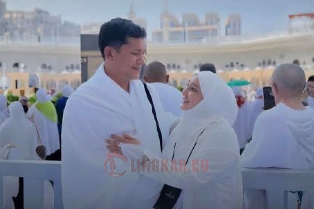 Bupati Aceh Selatan Mirwan MS saat umrah. Foto: istimewa