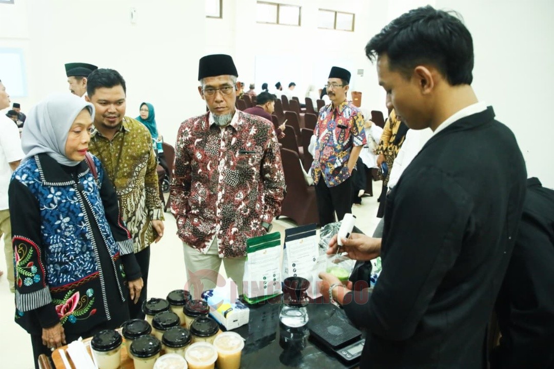 Sekda Jateng, Sumarno saat peluncuran Zcoffee, Baznas Microfinane Masjid (BMM) dan pencanangan 1.300 Zmart wilayah Provinsi Jawa Tengah, di lingkungan Masjid Agung Jawa Tengah (MAJT) Kota Semarang, Sabtu (6/12/2025).