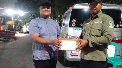Pengurus LPBINU Kota Semarang menerima bantuan logistik dari masyarakat untuk korban bencana di Aceh. Foto: dokumentasi