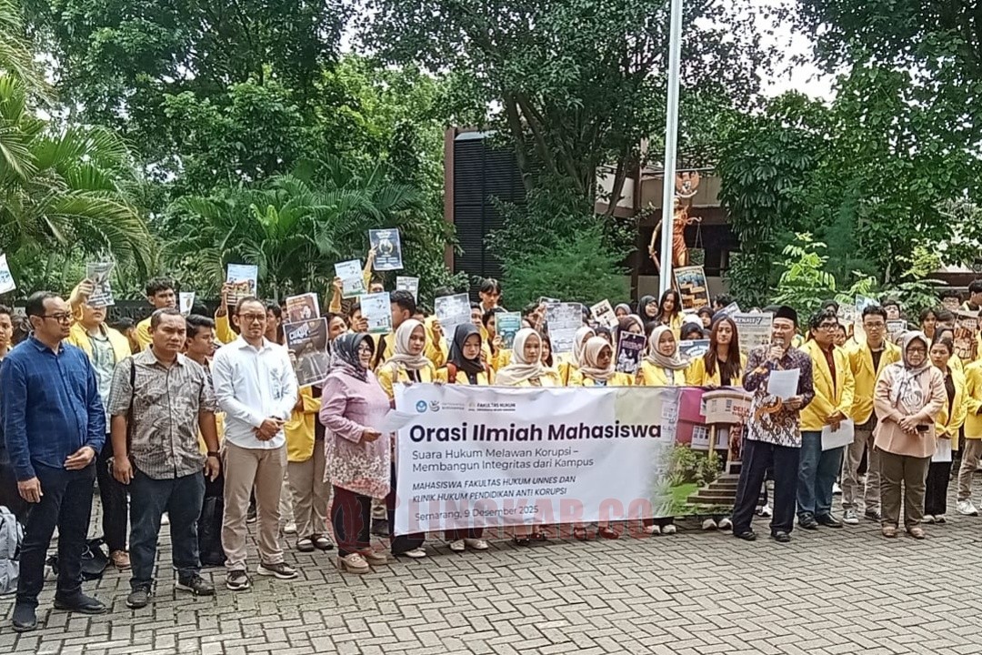 Aksi damai Hari Anti Korupsi Sedunia di halaman Fakultas Hukum Unnes Semarang, Selasa (9/12/2105).;Foto: istimewa