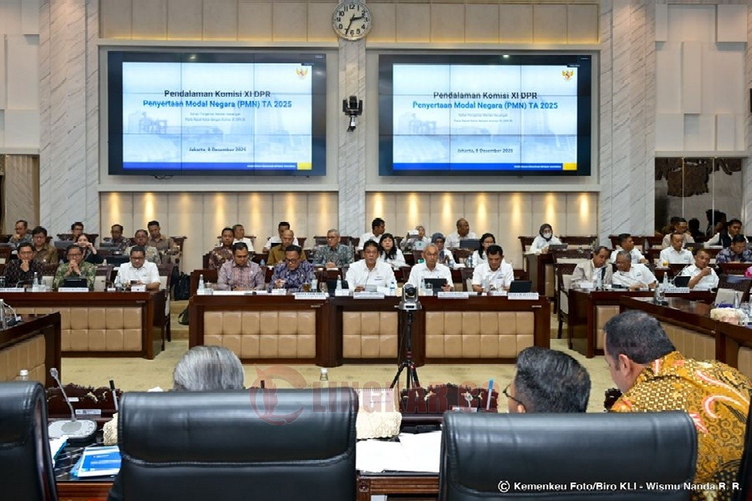 Menteri Keuangan (Menkeu) Purbaya Yudhi Sadewa dan Kepala BP BUMN dalam rapat kerja Komisi XI DPR RI di Jakarta, Senin (8/12/2025). Foto: dokumentasi