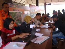 PMI Banjarnegara Cairkan BLT Tahap Kedua dari Pemkab Untuk 214 KK Korban Longsor Situkung