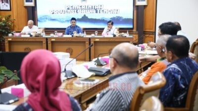 Wakil Gubernur Jateng, Taj Yasin Maimoen saat rapat bersama Badan Otorita Pengelola Pantura Jawa, di Kompleks Kantor Gubernur Jateng, Selasa (9/12/2025). Foto: dokumentasi