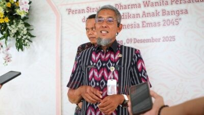 Sekda Jateng, Sumarno saat menghadiri Resepsi HUT ke – 26 Dharma Wanita Persatuan Tingkat Provinsi Jawa Tengah, Selasa (9/12/2026), di Wisma Perdamaian, Kota Semarang.