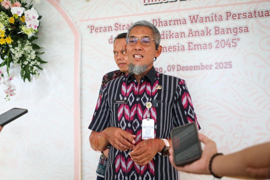 Sekda Jateng, Sumarno saat menghadiri Resepsi HUT ke – 26 Dharma Wanita Persatuan Tingkat Provinsi Jawa Tengah, Selasa (9/12/2026), di Wisma Perdamaian, Kota Semarang.