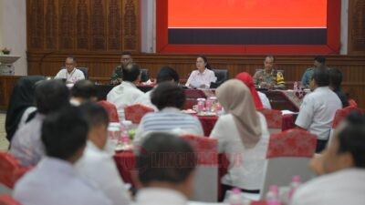 Wali Kota Semarang, Agustina Wilujeng Pramestuti saat pimpin Rakor kesiapsiagaan bencana. (dok Pemkot Semarang)