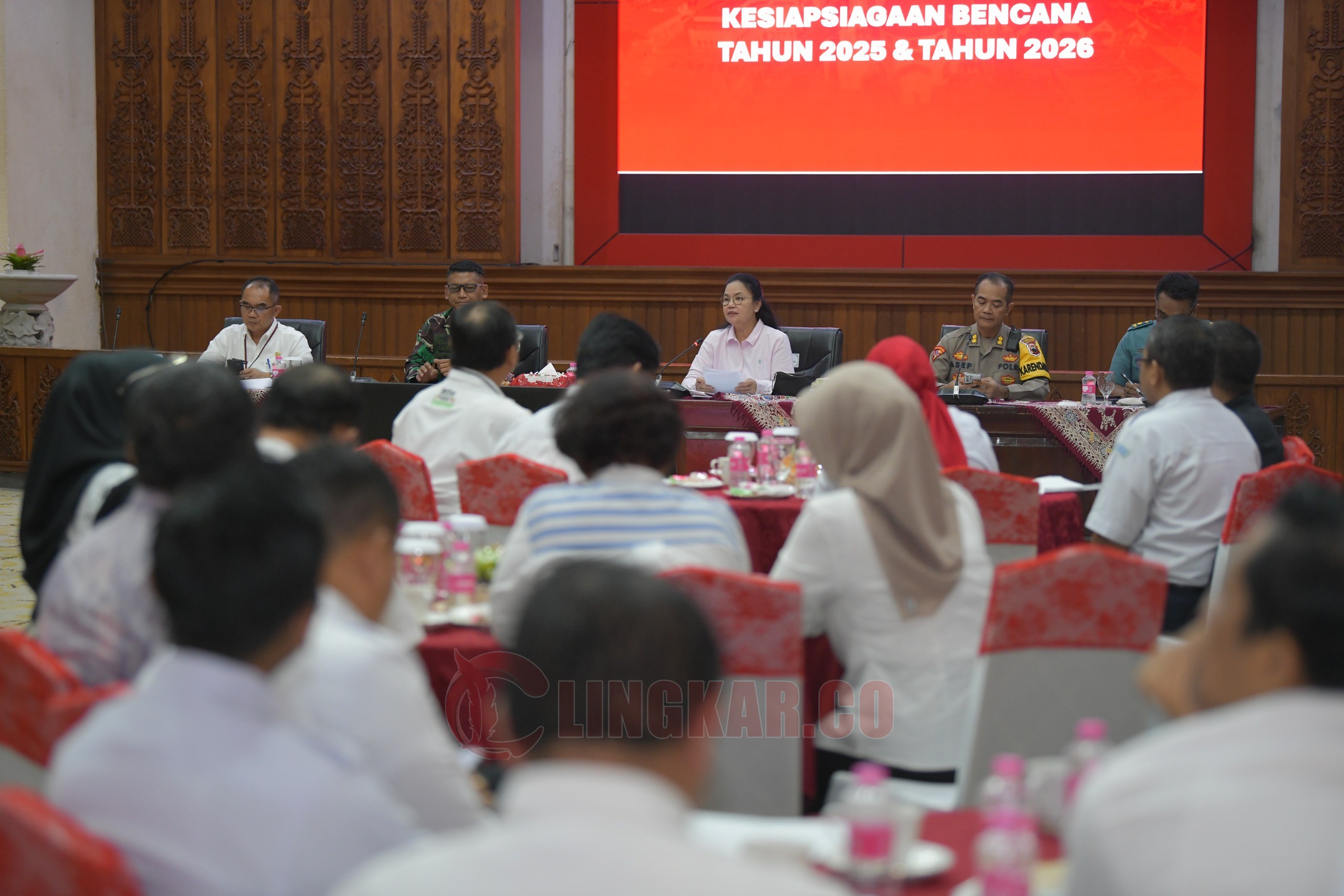 Wali Kota Semarang, Agustina Wilujeng Pramestuti saat pimpin Rakor kesiapsiagaan bencana. (dok Pemkot Semarang)