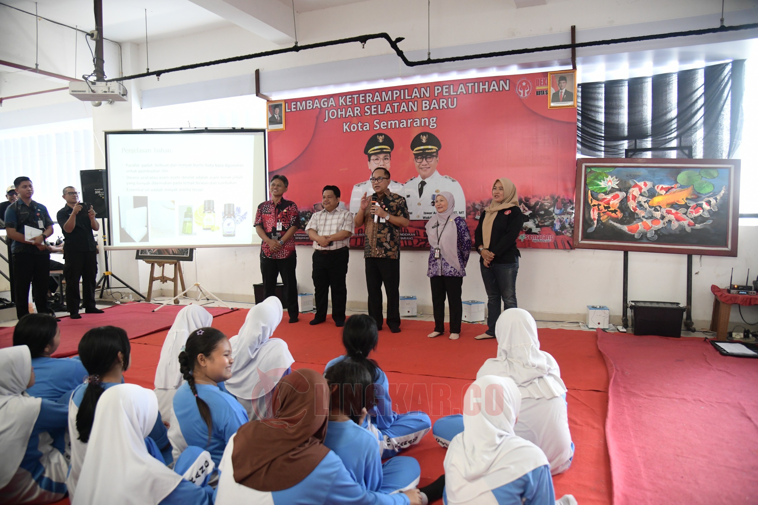 Wakil Wali Kota Semarang, Iswar Aminuddin menghadiri kegiatan Pelatihan Lilin Aromaterapi Berbasis Jelantah yang diselenggarakan oleh Lembaga Keterampilan dan Pelatihan (LKP) Johar Selatan Baru. (dok Pemkot Semarang)