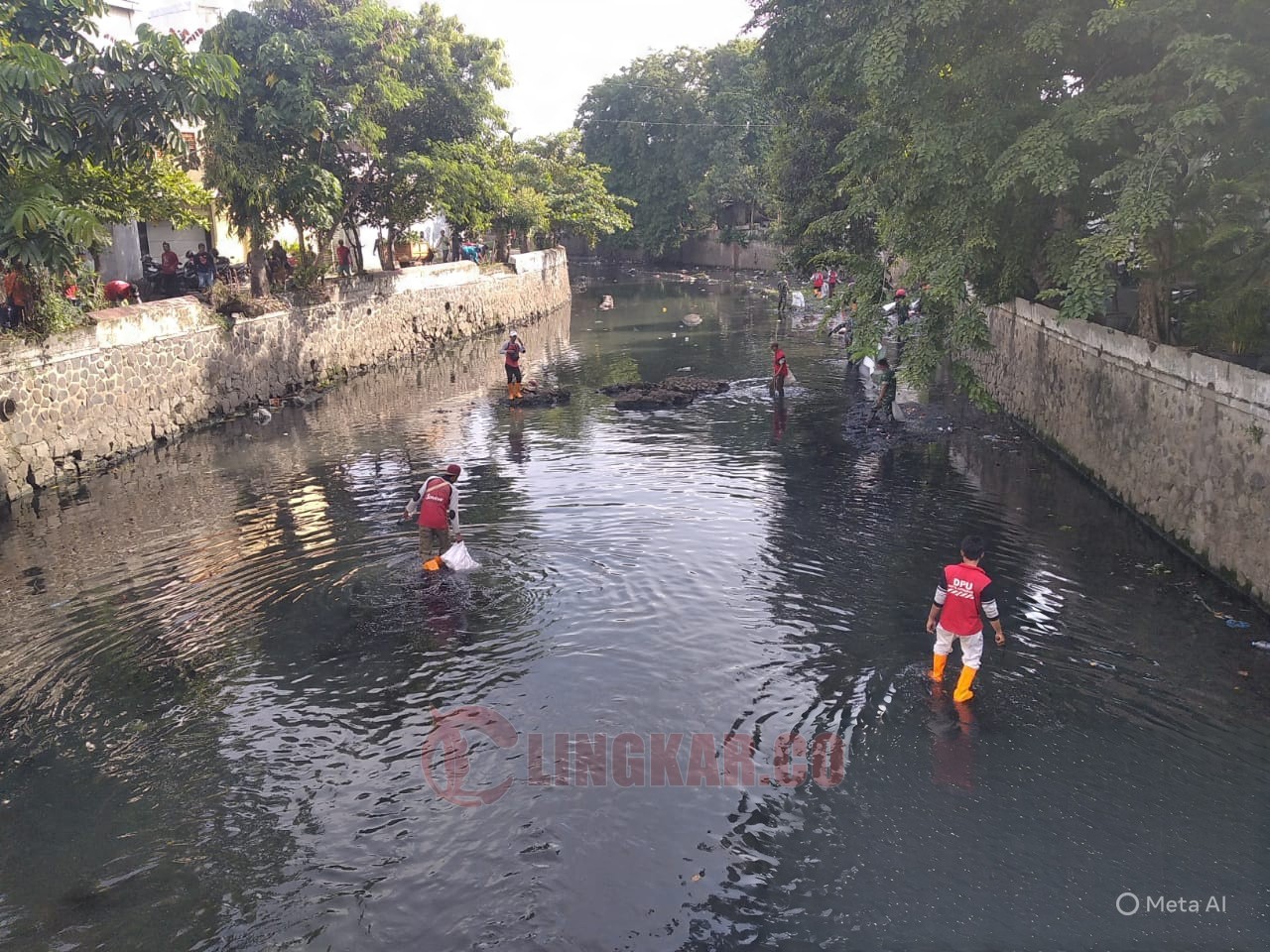 Pemkot Semarang lakukan kegiatan resik-resik kali Semarang. (dok Istimewa)
