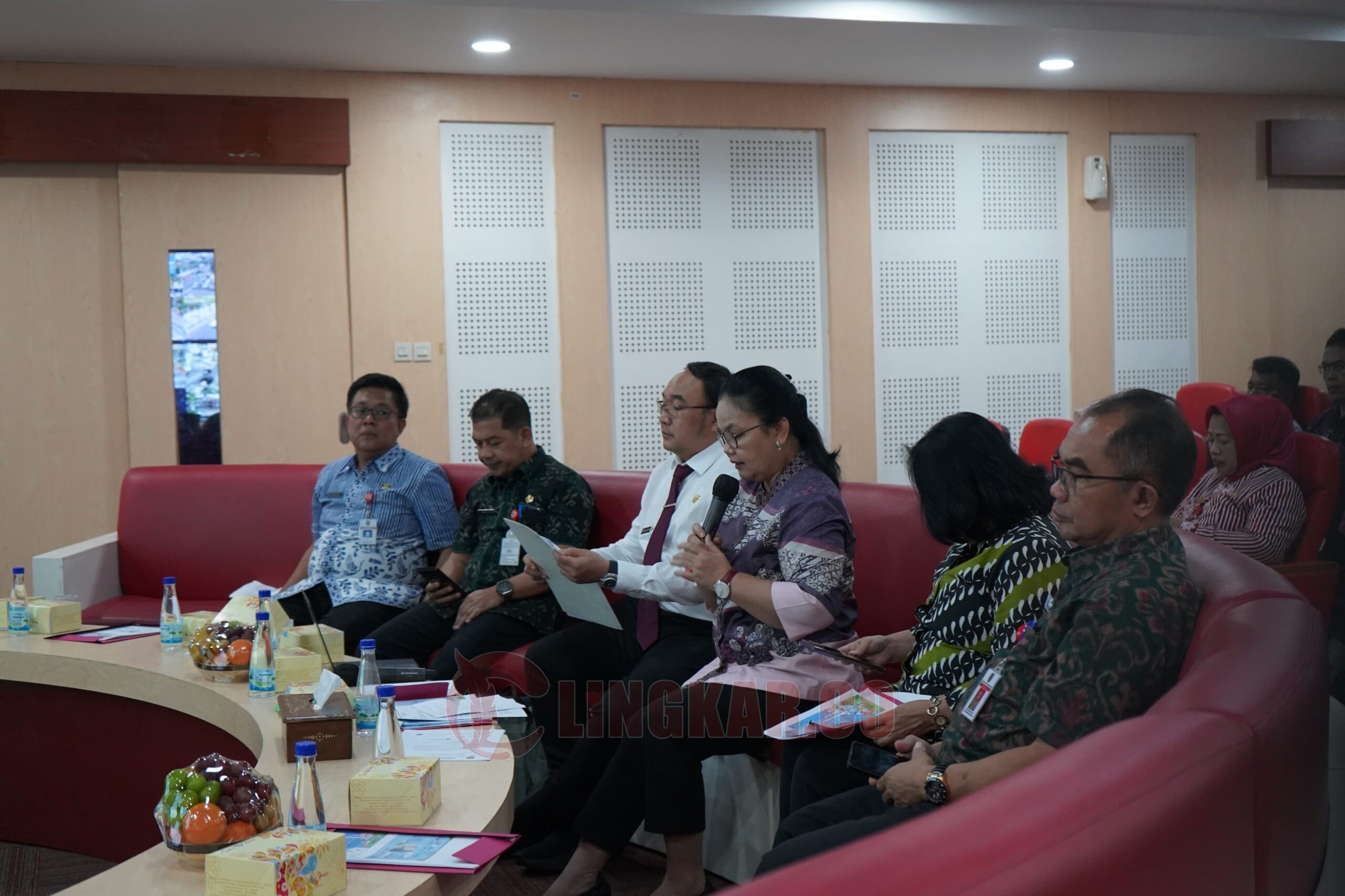 Wali Kota Semarang, Agustina Wilujeng didampingi Pj Sekda dan Kepala DKK Kota Semarang saat mengikuti verifikasi dokumen pada penilaian kota sehat Swasti Saba pada Agustus lalu. (dok Pemkot Semarang)