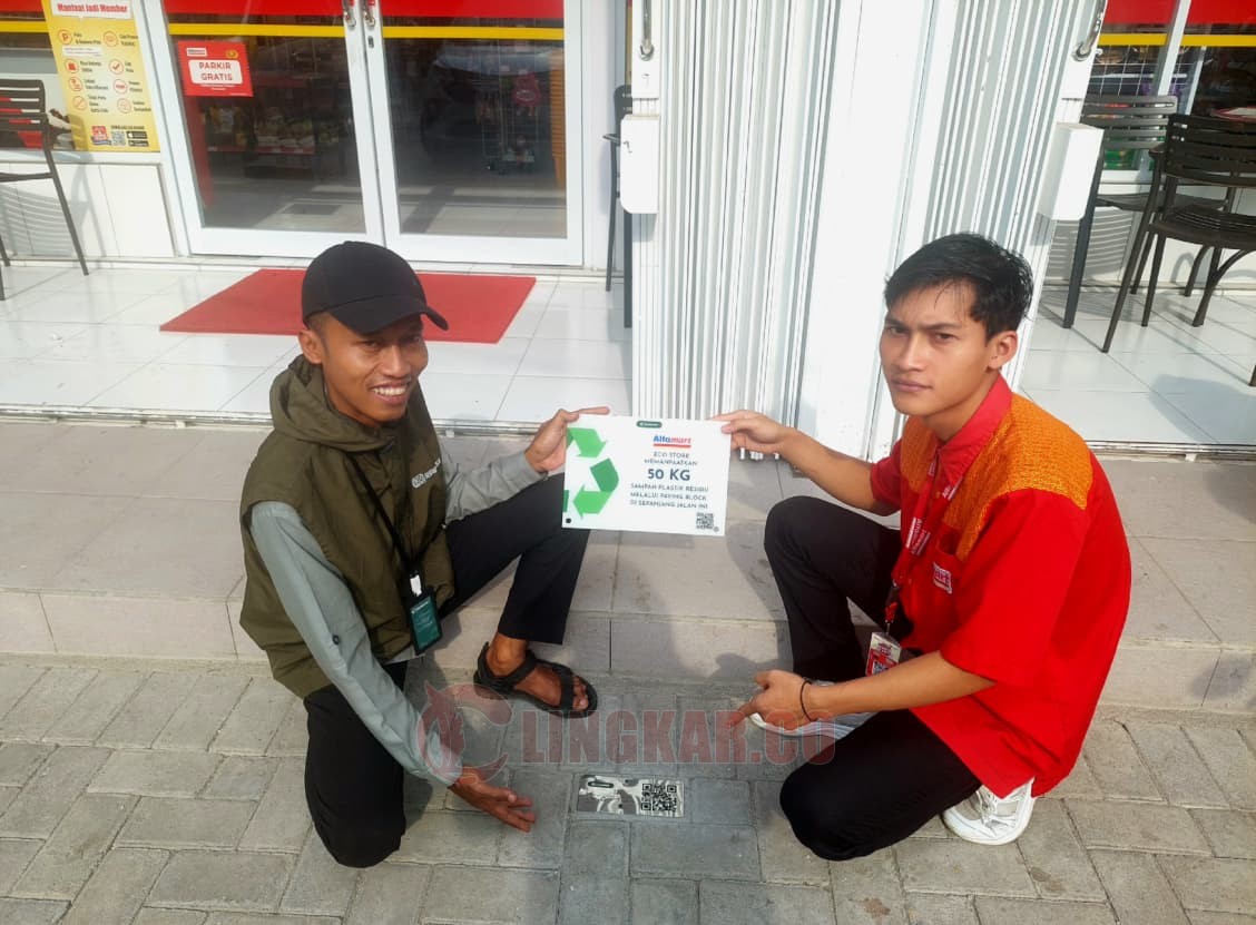 Alfamart ubah sampah plastik jadi paving block ramah lingkungan. (dok Alfamart)