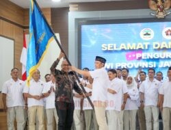 Ahmad Munir Lantik Pengurus PWI Jateng, Ajak Wartawan Sajikan Informasi Sehat untuk Publik