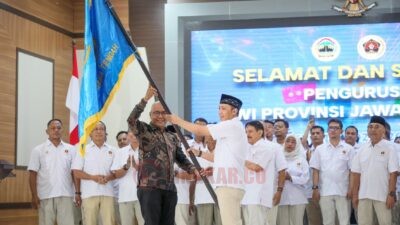 Ahmad Munir Lantik Pengurus PWI Jateng, Ajak Wartawan Sajikan Informasi Sehat untuk Publik