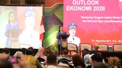 Wali Kota Semarang, Agustina Wilujeng Pramestuti, saat membuka Outlook Ekonomi 2026 di Hotel Khas Semarang. (dok Pemkot Semarang)