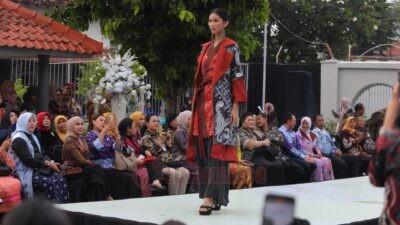 Fashion show batik warga binaan di Lapas Perempuan. (dok Pemkot Semarang)