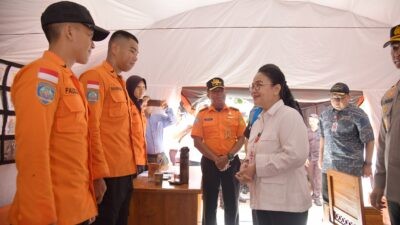Wali Kota Semarang, Agustina Wilujeng Pramestuti saat meninjau posko pengamanan Nataru. (dok Pemkot Semarang)