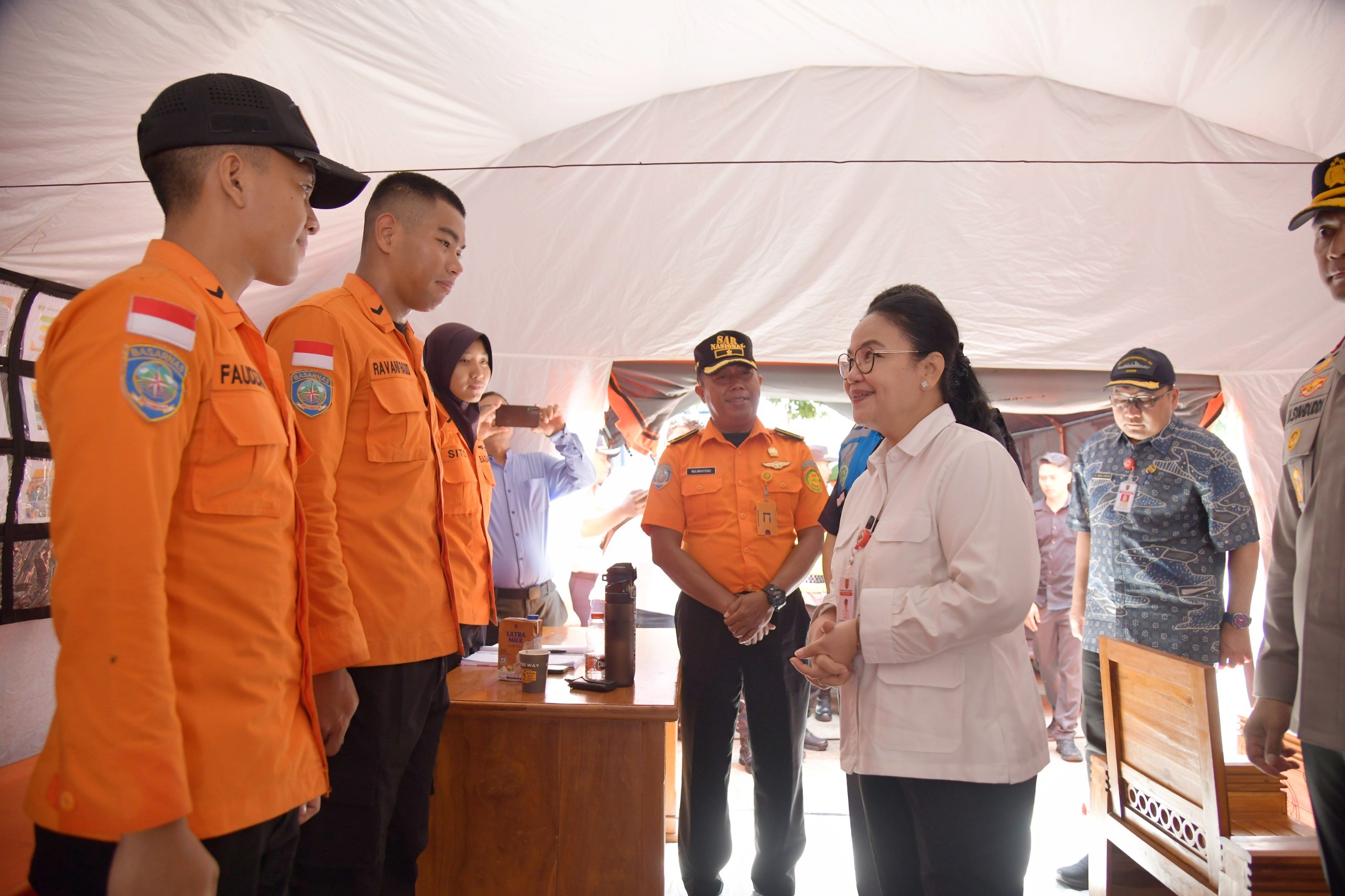 Wali Kota Semarang, Agustina Wilujeng Pramestuti saat meninjau posko pengamanan Nataru. (dok Pemkot Semarang)
