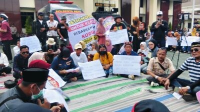 Sidang Perdana Kasus Botok dan Teguh, AMPB Gelar Aksi Damai di PN Pati