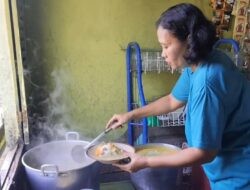 Kuliner Unik Pati, Warung Sup Pocong di Depan Makam Mojopitu Tak Pernah Sepi