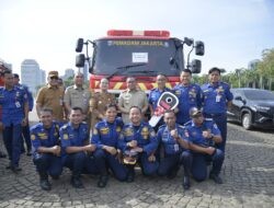 Perkuat Respon Darurat, DKI Jakarta Serahkan Mobil Damkar ke Semarang