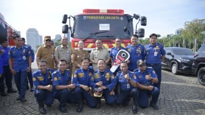 Pemkot Semarang Terima Hibah Mobil Damkar dari Pemprov DKI Jakarta. (dok Pemkot Semarang)