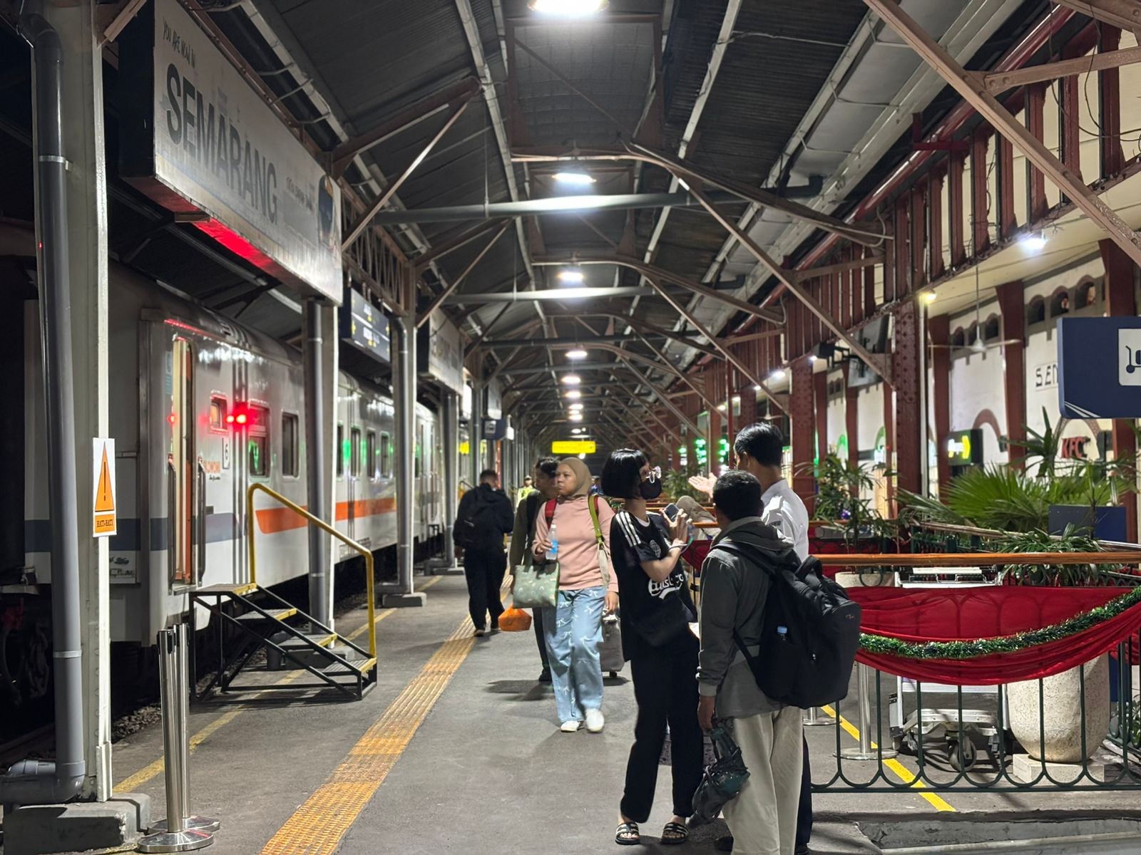 Suasana Stasiun Tawang di wilayah Daop 4 Semarang pada Libur Tahun Baru 2026. (dok KAI Daop 4 Semarang)