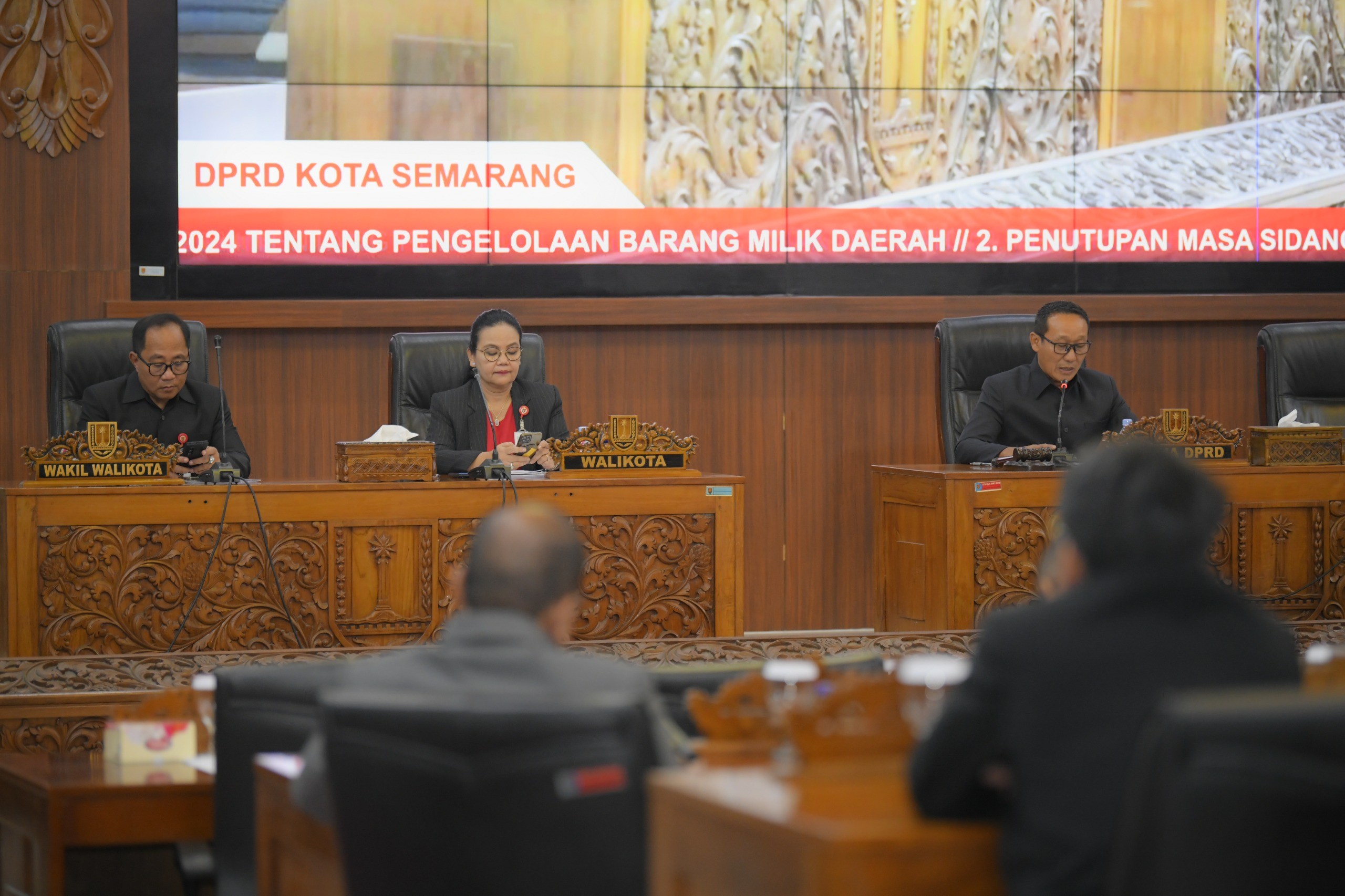 Wali Kota Semarang, Agustina Wilujeng Pramestuti saat menghadiri rapat paripurna. (dok Pemkot Semarang)