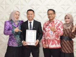 Lima Tahun Perjuangan Elly Asmara: Camat Semarang Barat Raih Gelar Doktor Administrasi Publik