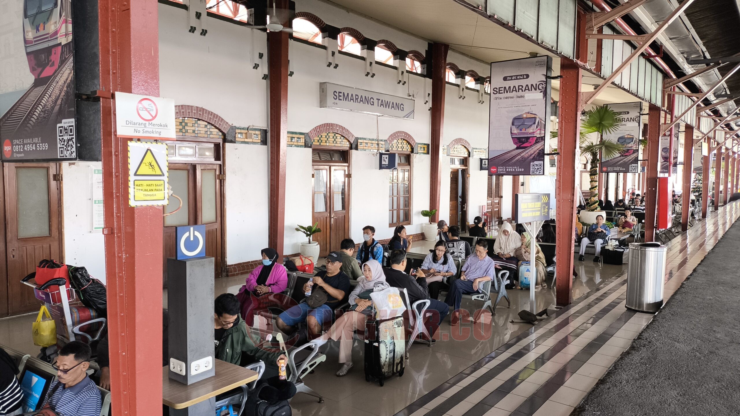Suasana di Stasiun Tawang Semarang pada libur Nataru 2026. (dok Alan Henry)