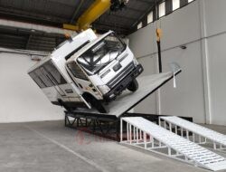 PT Laksana Gelar Uji Guling Bus Standar UN ECE R66, Tegaskan Komitmen Keselamatan