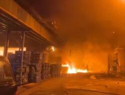Gudang Pabrik Dua Kelinci Pati Terbakar, Penyebab Belum Diketahui