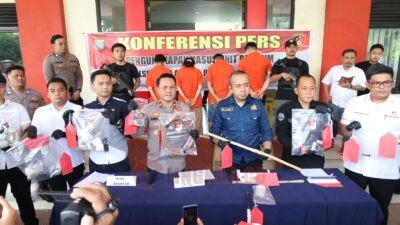 Konferensi Pers kasus pembunuhan berencana di Perumahan Jodoh Permai Blok D Nomor 28 RT 006/005, Kelurahan Sungai Jodoh, Kecamatan Batu Ampar, Batam, Kepulauan Riau. (dok Polresta Barelang)