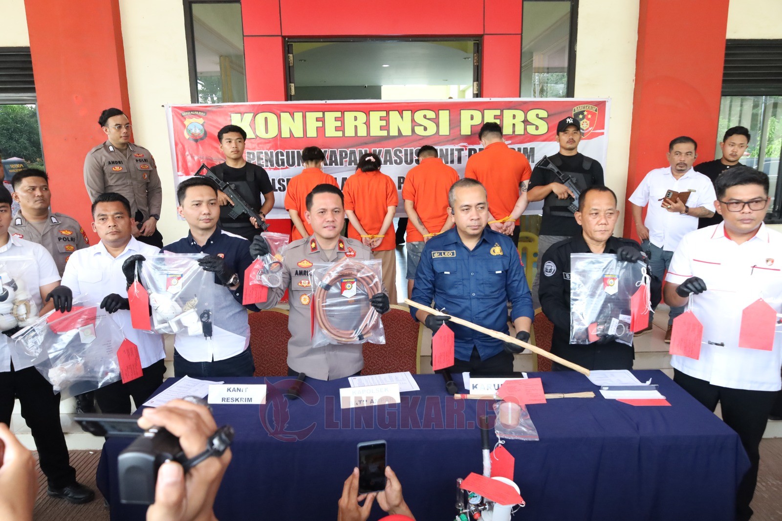 Konferensi Pers kasus pembunuhan berencana di Perumahan Jodoh Permai Blok D Nomor 28 RT 006/005, Kelurahan Sungai Jodoh, Kecamatan Batu Ampar, Batam, Kepulauan Riau. (dok Polresta Barelang)