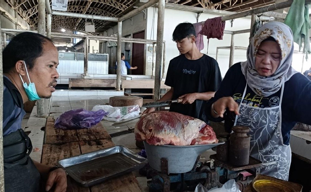 Pedagang daging di salah satu pasar kabupaten Batang. Foto: istimewa