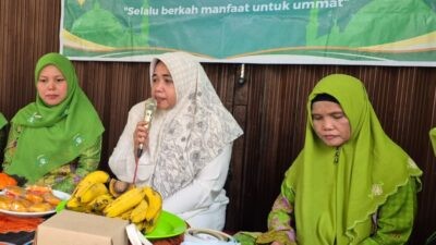 Ketua TP PKK Kota Semarang, Listyati Purnama Rusdiana saat memaparkan sinergi program dalam kegiatan pengajian dan pertemuan pertemuan rutin di rumah warga RT 02 RW 08 Kelurahan Sendang Mulyo, Tembalang, Kota Semarang, Jawa Tengah, Ahad (11/1/2026) siang. Foto: istimewa