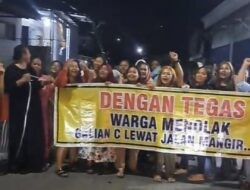 Ratusan Warga Mangir Demo Tolak Jalan Desa Dilintasi Dump Truk Galian C