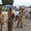 Parkir Liar Dump Truk Rusak Jalan Sumberejo Kaliwungu