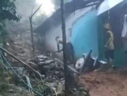 Longsor Timpa Empat Rumah Warga Dukuh Tampingan Batang