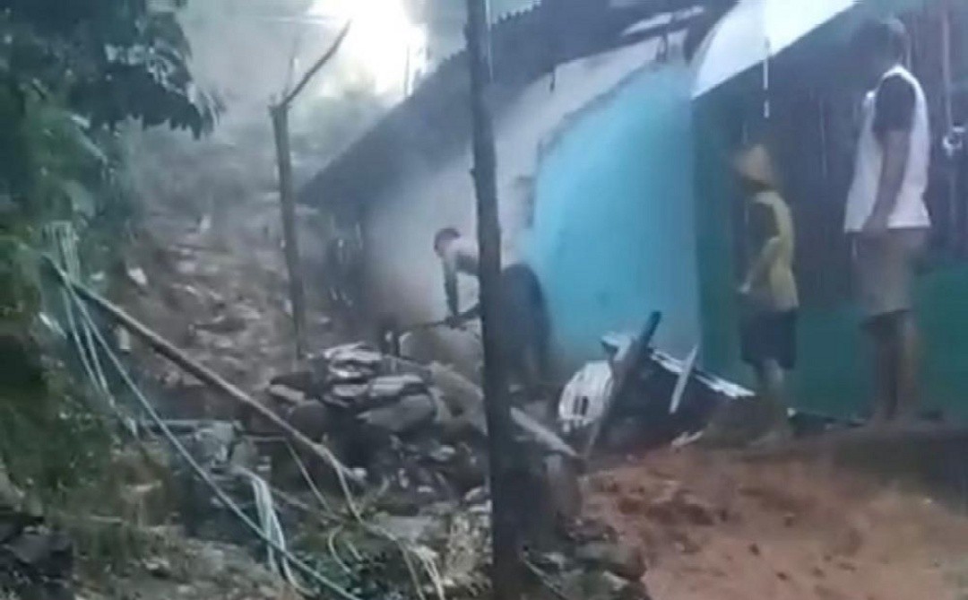 Longsor menimpa empat rumah warga RT 02, RW 01 Dukuh Tampingan, Desa Tombo, Kecamatan Bandar, Kabupaten Batang, Jawa Tengah, Jumat (16/1/2026). Foto: istimewa