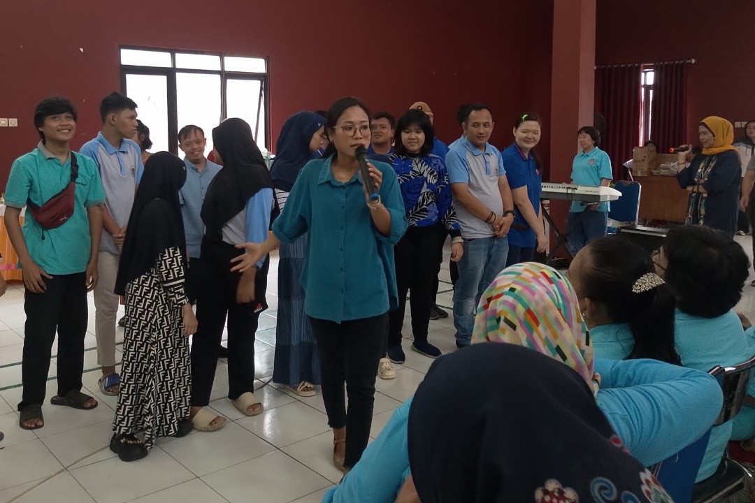 Suasana pertemuan komunitas difabel di balai Kelurahan Sendangguwo, Kecamatan Tembalang, Kota Semarang, Sabtu (17/1/2026) sore. Foto: Rifqi