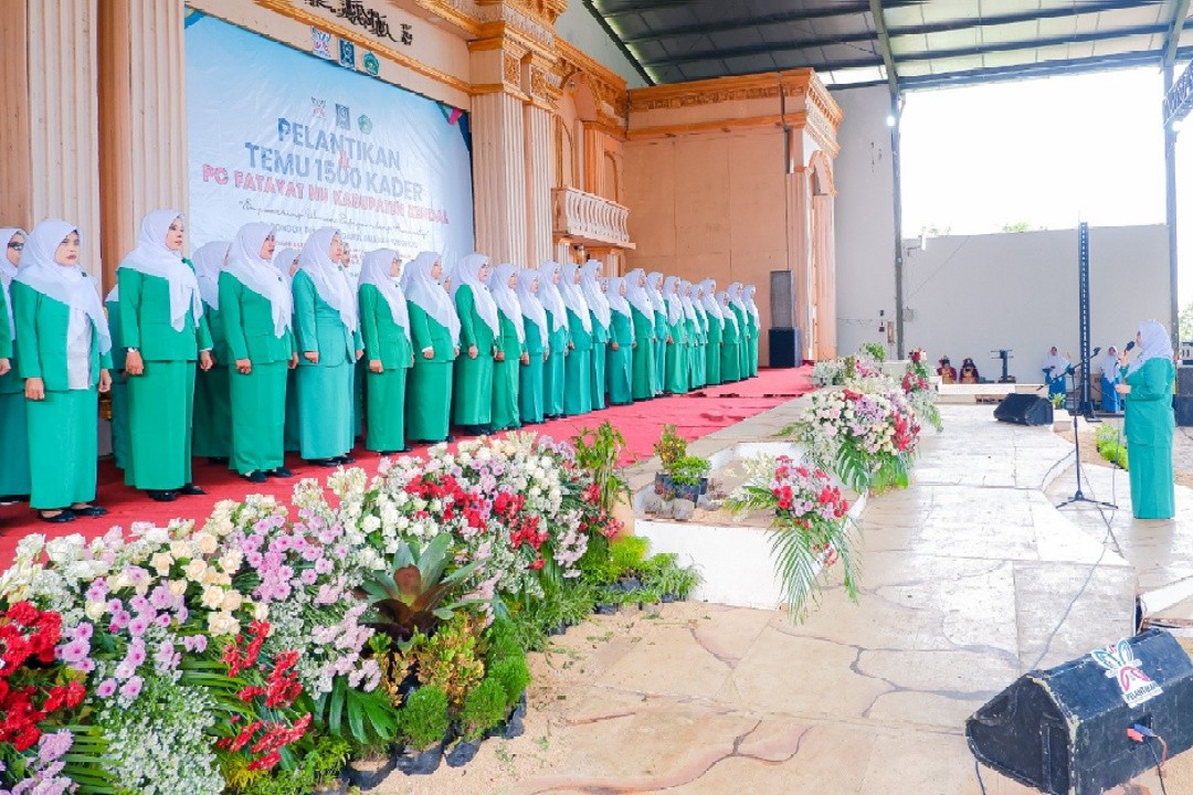 Ketua Umum Pimpinan Pusat (PP) Fatayat NU, Margaret Aliyatul Maimunah saat melantik pengurus PC Fatayat NU Kabupaten Kendal di Ponpes Darul Amanah Sukorejo Kendal Jawa Tengah, Ahad (18/1/2026)