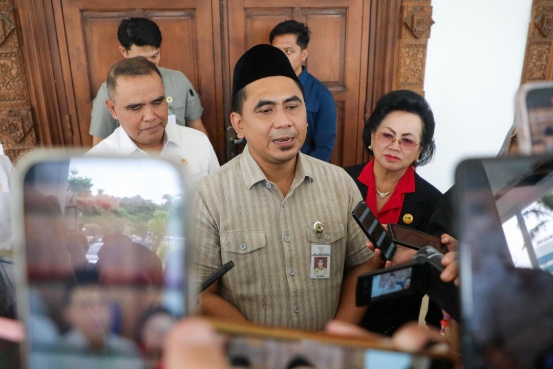 Wakil Gubernur Jawa Tengah, Taj Yasin Maimoen mewakili Gubernur Jateng Ahmad Luthfi menyampaikan pernyataan terkait OTT KPK Bupati Sadewo, usai melantik Pengurus Persatuan Wanita Olahraga Seluruh Indonesia (Perwosi) di Wisma Perdamaian Semarang, Selasa (20/1/2026). Foto: dokumentasi/istimewa