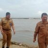 Jaga Lalu Lintas Nelayan, Pemkab Batang Lakukan Normalisasi Muara Sungai Sambong