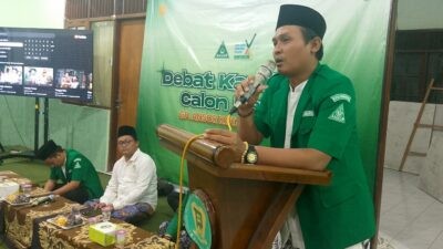 Ketua Panitia OC Konfercab X GP Ansor Kota Semarang, Zamah Syari saat menyampaikan laporan kegiatan dalam pembukaan Debat Kandidat di Ponpes Raudhatul Qur'an an Nasimiyah Semarang Barat, Kota Semarang