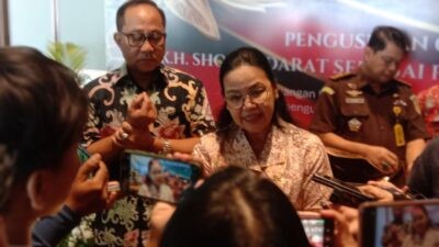 Wali Kota Semarang, Agustina Wilujeng Pramestuti saat diwawancarai wartawan seusai sambutan Seminar Nasional bertema 'Jejak Perjuangan KH Sholeh Darat dalam rangka Penguatan Pengusulan Gelar Pahlawan Nasional' yang digelar di The Suri Ballroom Hotel Somerset, Semarang Tengah, Kota Semarang, Jawa Tengah, Kamis (29/1/2026). Foto: istimewa
