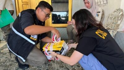 Petugas saat melakukan pengamanan rokok ilegal di wilayah Kecamatan Demak dan Kecamatan Guntur, Kabupaten Demak, Jawa Tengah, Kamis, (29/01/2025). Foto: istimewa